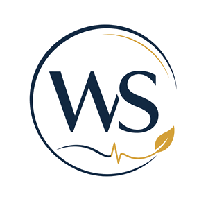 Logo WS - granatowe litery ze złotą linią pulsu i listkiem
